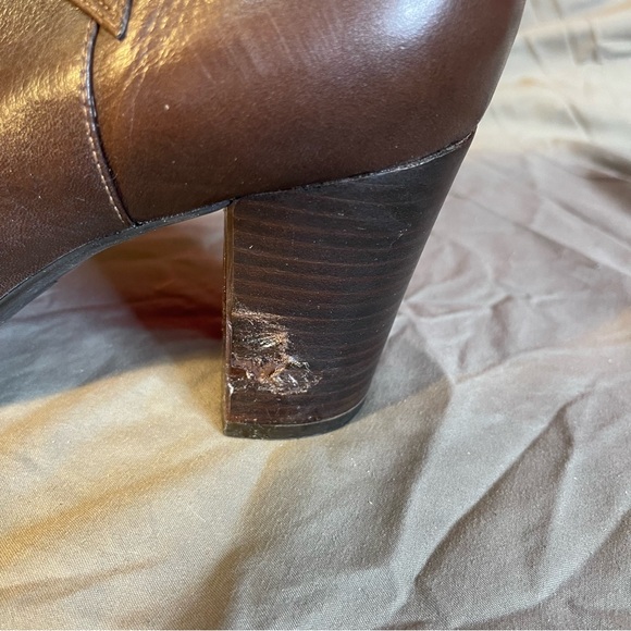 Clarks 87391 Artisan Brown Leather Button Bootie size 12 - Picture 5 of 11